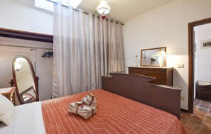 1 bedroom, free WiFi, bed sheets - 1 bedroom pet friendly home in Mascalucia (Mascalucia)