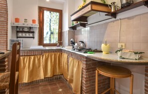 Fridge, stovetop, coffee/tea maker - 1 bedroom gorgeous home in Mascalucia (Mascalucia)