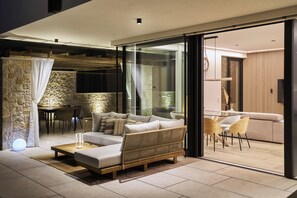 Exterior - SalvatoreHomes - Pure Luxury in the Centre of Bardolino with Pool & Private Jacuzzi - Casa Olivia - a 5 Star Luxury Collection at Lake Garda (Bardolino)