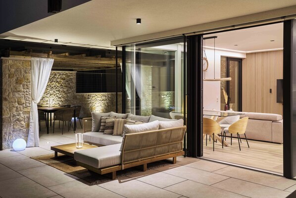 Exterior - SalvatoreHomes - Pure Luxury in the Centre of Bardolino with Pool & Private Jacuzzi - Casa Olivia - a 5 Star Luxury Collection at Lake Garda (Bardolino)