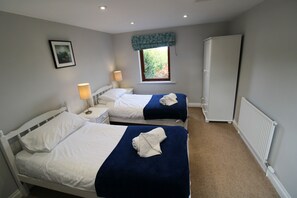 6 bedrooms, iron/ironing board, free WiFi, bed sheets