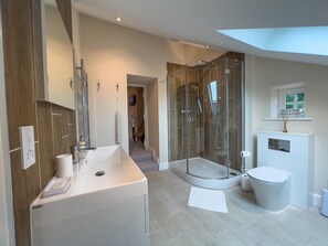 Shower, hair dryer, towels - High House, Southwaite -  a cottage that sleeps 10 guests  in 5 bedrooms (Southwaite)
