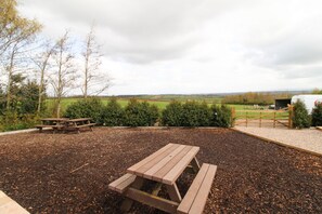 Outdoor dining - A cottage that sleeps 2 guests  in 1 bedroom (Sebergham)