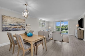 Interior - Lux 2 Bedroom - 2 Bathroom w/Balcony Directly Across from the Beach - Boca Raton (Boca Raton)