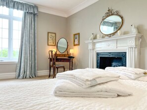 15 bedrooms, desk, free WiFi, bed sheets
