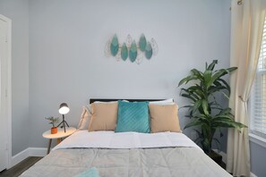 3 bedrooms, desk, iron/ironing board, free WiFi