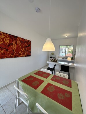Apartment, 1 Bedroom, Balcony, City View | Living room