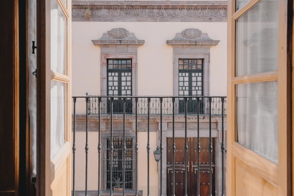 Premium bedding, in-room safe, blackout drapes, iron/ironing board