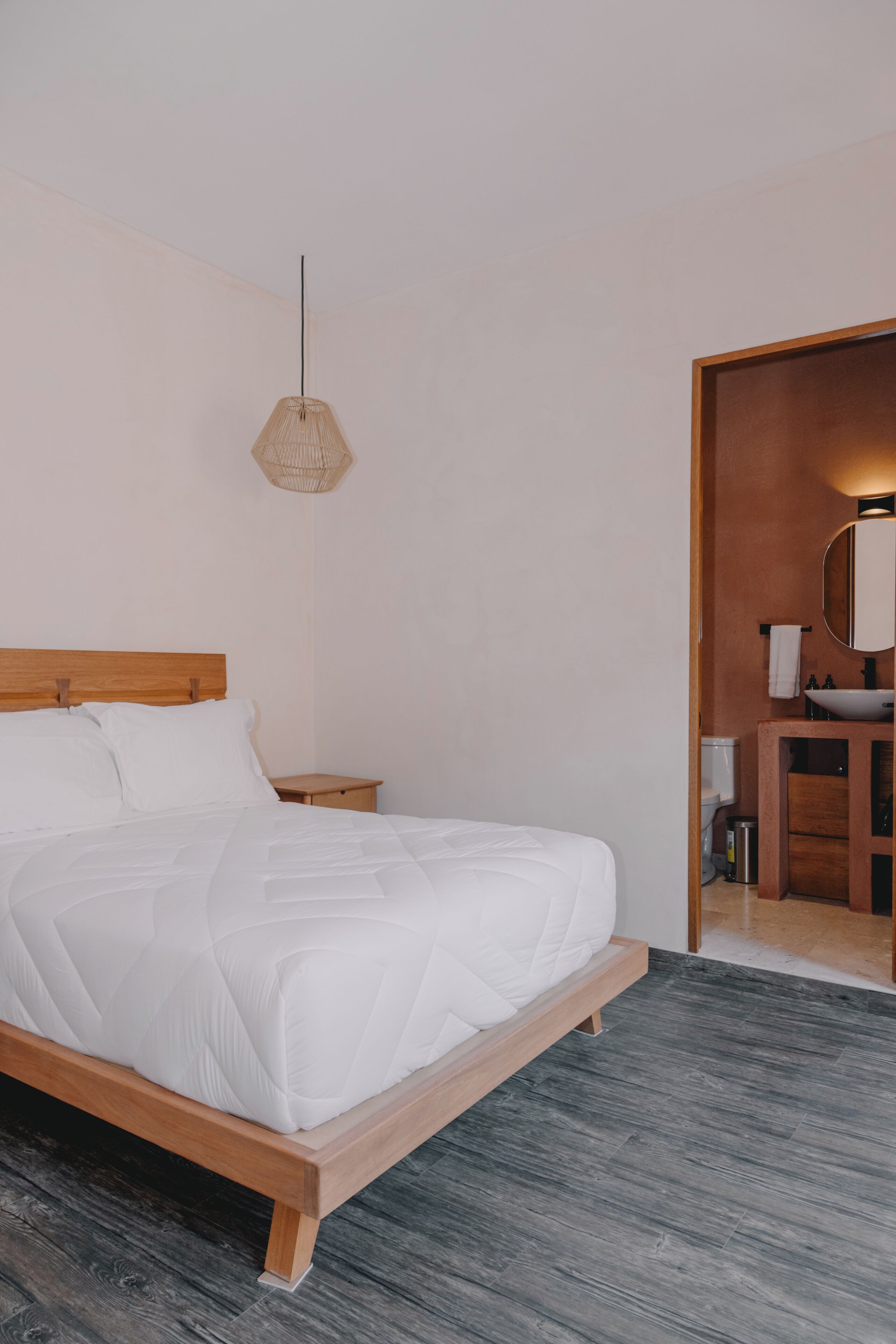 高級寢具、客房內保險箱、遮光布/窗簾、熨斗/熨衣板