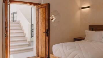 Habitación doble | Ropa de cama de alta calidad y caja de seguridad en la habitación