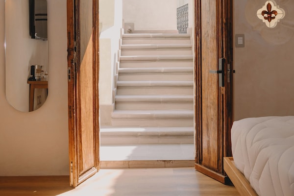 Habitación doble | Ropa de cama de alta calidad y caja de seguridad en la habitación