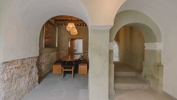 Smart TV de 55 pulgadas con canales digitales y libros