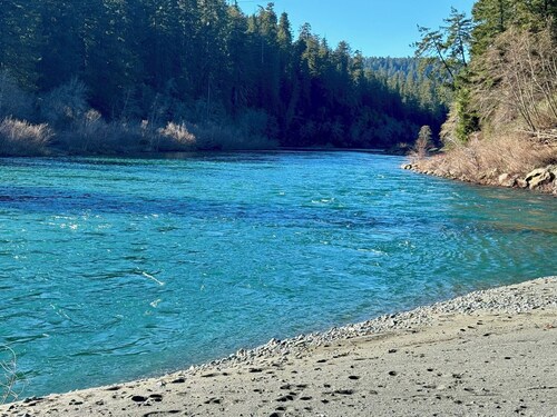 New! Redwoods ON The River in Hiouchi, CA in the Heart of the Redwood Forest