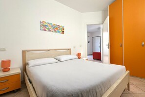 2 bedrooms, bed sheets - P045 – Porto Recanati, splendid three-room apartment 300 meters from the sea (Porto Recanati)