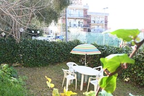 Outdoor dining - S344 – Three-room apartment in Sirolo, five minutes’ walk from the center (Sirolo)