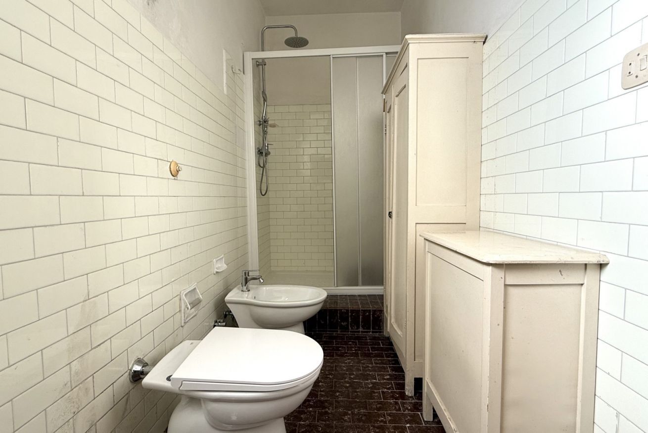 Dusche, Bidet, Handtücher