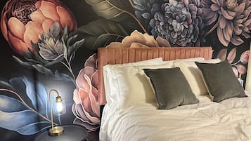 1 bedroom, desk, free WiFi, bed sheets