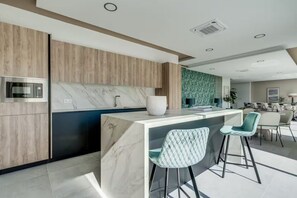 Private kitchen - La Brisa | Pool - terrace - gym (Estepona)