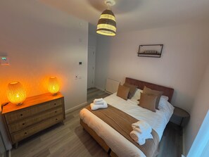 2 bedrooms, desk, iron/ironing board, travel crib