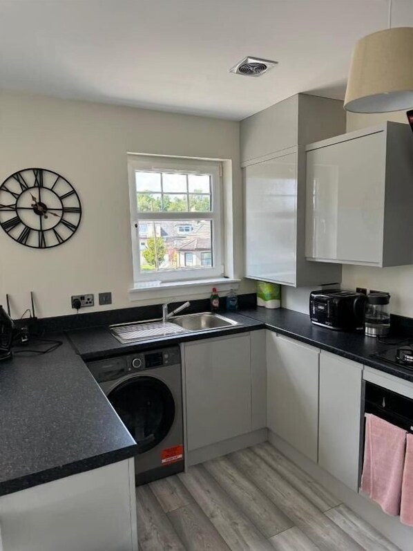 Appartement Familial | Cuisine privée | Grand réfrigérateur, micro-ondes, four, plaque de cuisson