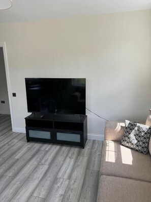 Apartemen Keluarga | Area keluarga | TV layar datar