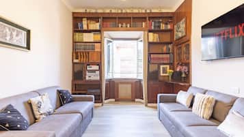 Fernseher, Bücher, Musikbibliothek, Videothek