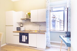 Fridge, microwave, oven, stovetop