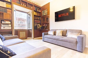 TV, livros, biblioteca musical, videoteca