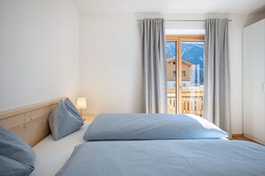 2 bedrooms, free WiFi, bed sheets - Apartment 'Jan's  Am See' with Lake View, Balcony and Wi-Fi (Pracupola)