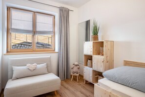 2 bedrooms, free WiFi, bed sheets - Apartment 'Jan's  Am See' with Lake View, Balcony and Wi-Fi (Pracupola)