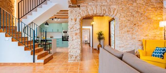 Country House 'Mas de Morera' with Year-Round Pool Access