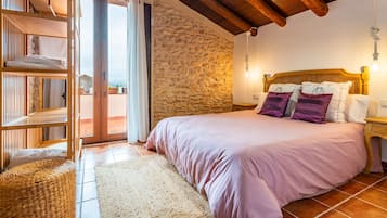 6 bedrooms, free WiFi, bed sheets