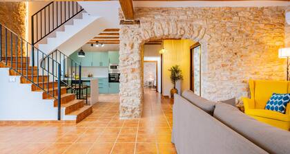 Country House 'Mas de Morera' with Year-Round Pool Access