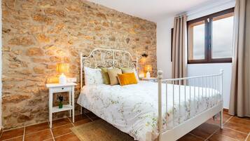 6 bedrooms, free WiFi, bed sheets