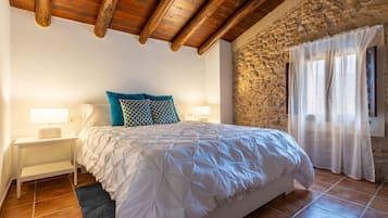 6 bedrooms, free WiFi, bed sheets