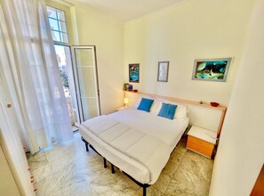 1 chambre, fer et planche à repasser, Wi-Fi gratuit, draps fournis
