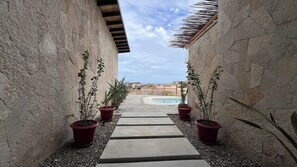 Terrace/patio - 🏝 Luxury villa in Vichayito: infinity swimming pool, private forest, ocean view, 14 p (Vichayito)