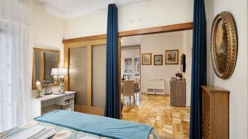 1 habitación, tabla de planchar con plancha, wifi gratis y ropa de cama