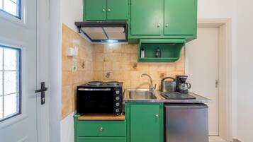 Kühlschrank, Herdplatte, Wasserkocher, Hochstuhl