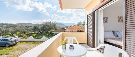 تناول الطعام بالخارج