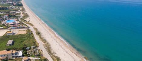 Una spiaggia nelle vicinanze