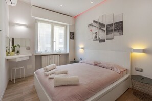 1 bedroom, free WiFi, bed sheets