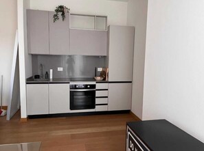 Refrigerador, horno, parrilla de estufa y lavavajillas 