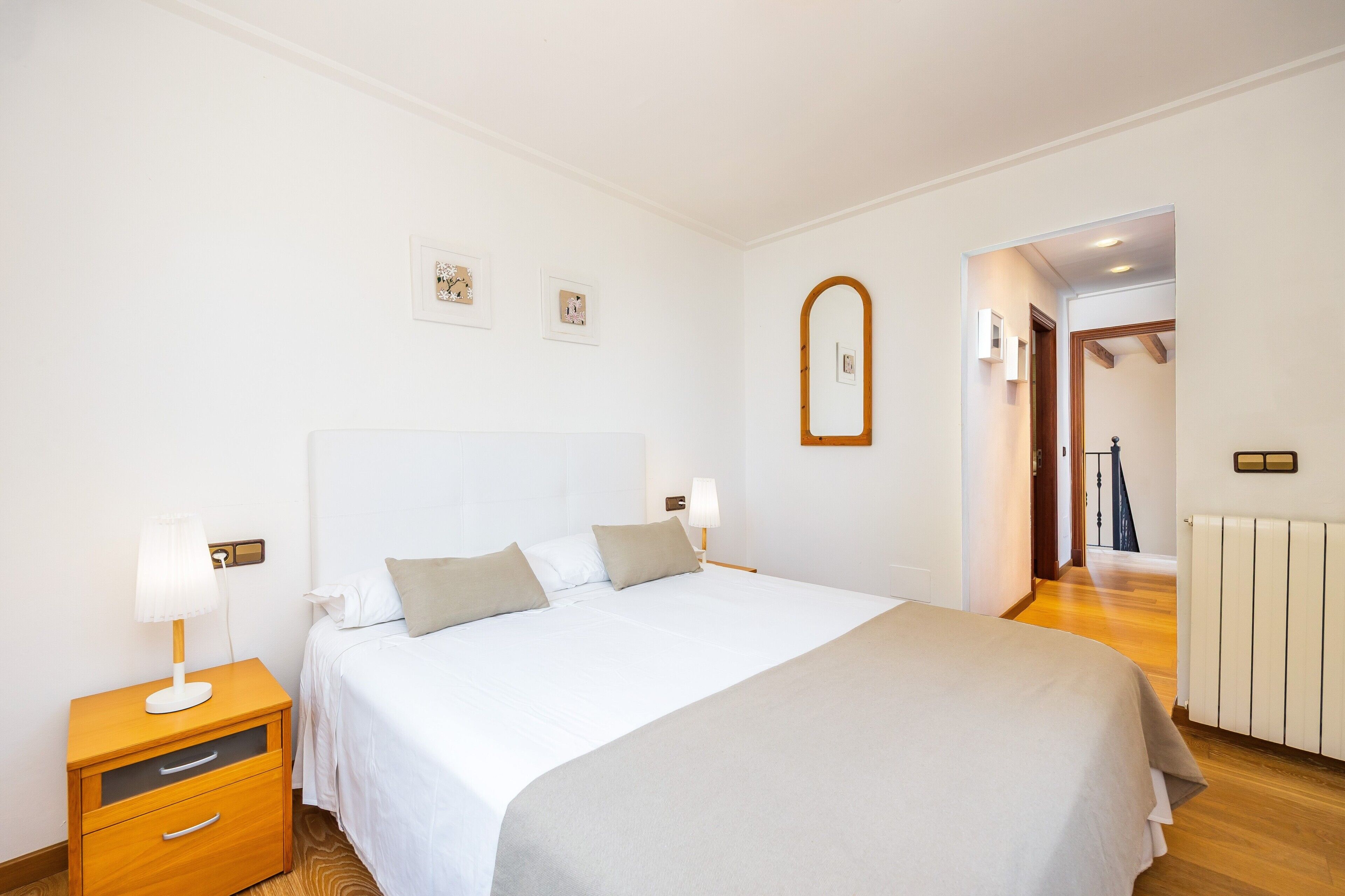 4 dormitorios, tabla de planchar con plancha, wifi gratis y ropa de cama