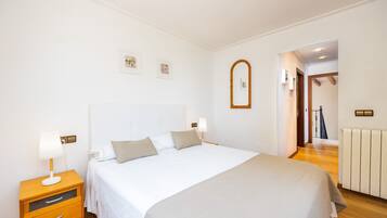 4 dormitorios, tabla de planchar con plancha, wifi gratis y ropa de cama