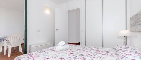 2 Schlafzimmer, BĂŒgeleisen/BĂŒgelbrett, BettwĂ€sche