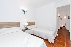 2 bedrooms, iron/ironing board, bed sheets