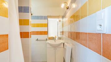 Douche, serviettes fournies