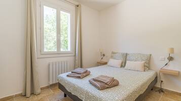 3 sovrum, strykjärn/strykbräda, gratis wi-fi och sängkläder