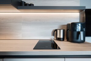 Réfrigérateur, four, plaque de cuisson, lave-vaisselle